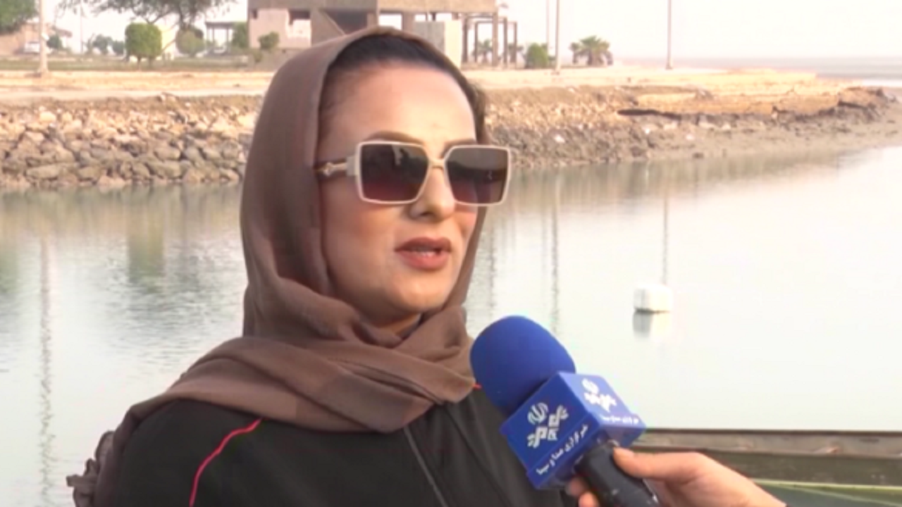 بانوی سنندجی رکورد گینس را شکست/ ۱۲ کیلومتر شنا در خلیج فارس با دستان بسته!