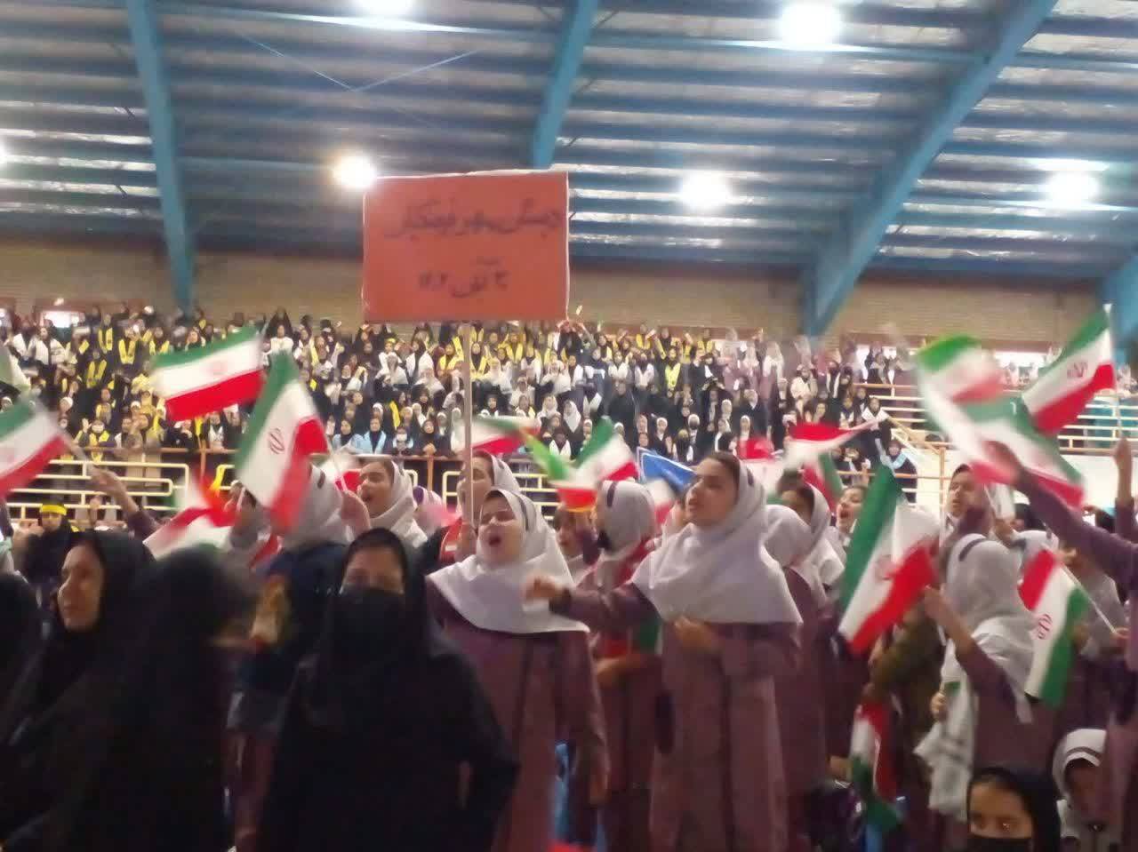 دانش آموزان دختر