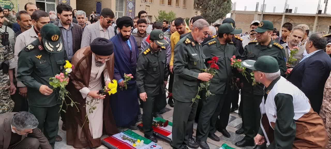 گل افشانی قبور شهدا