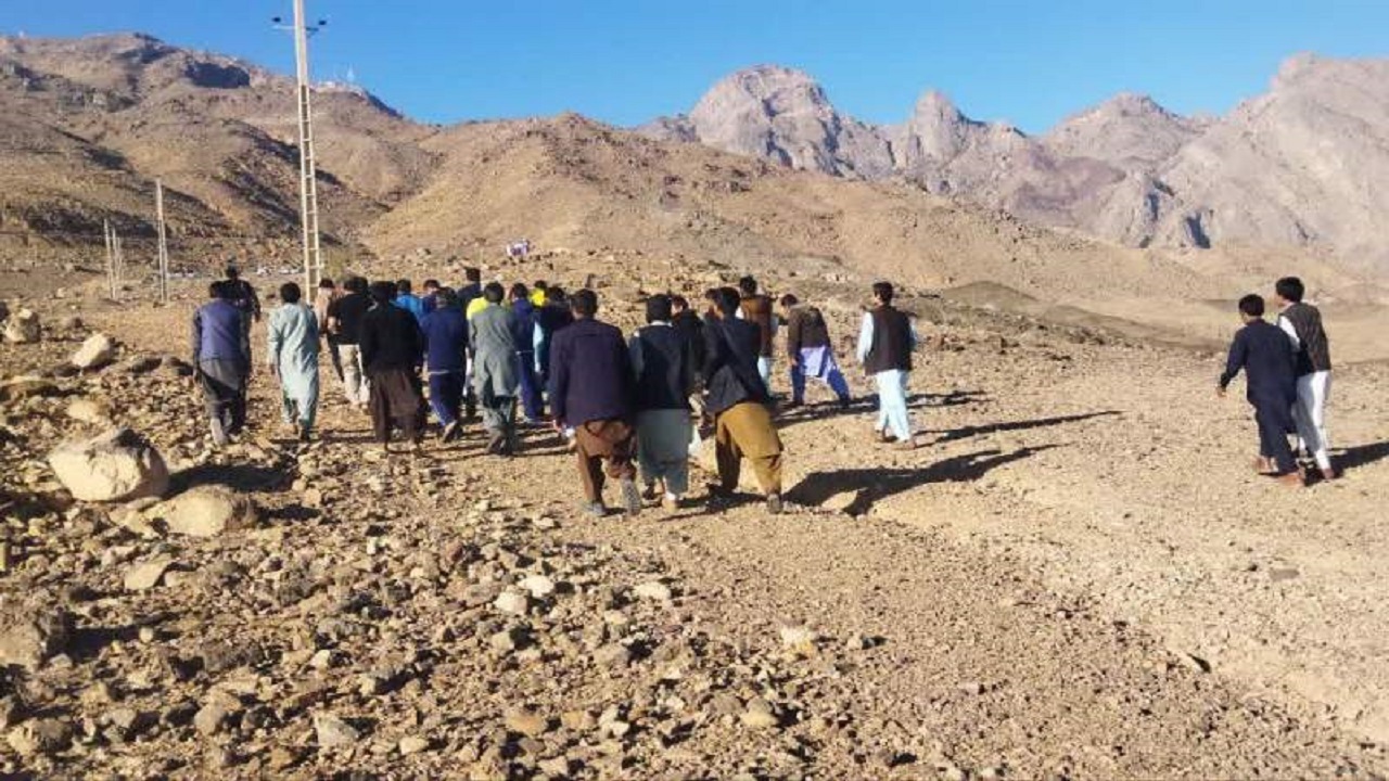 کوه‌پیمایی بسیجیان مهرستانی در دامنه کوه بیرک