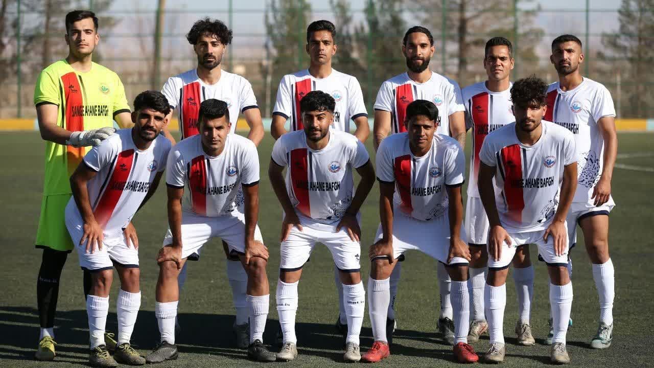 آغاز هفته چهارم مرحله اول لیگ سه فوتبال از فردا/ جدال تیم فوتبال سنگ آهن بافق با صدرنشین لیگ سه