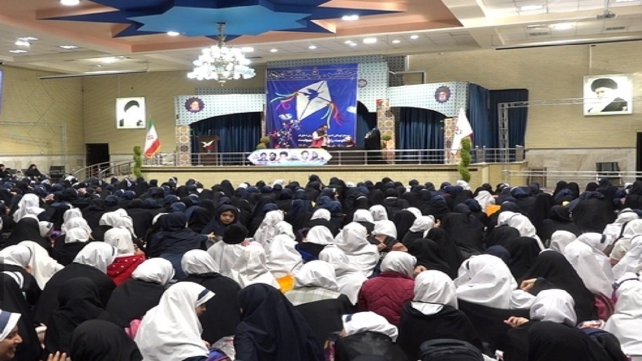 گرامیداشت «روز جهانی کودک» با حضور دانش آموزان قمی