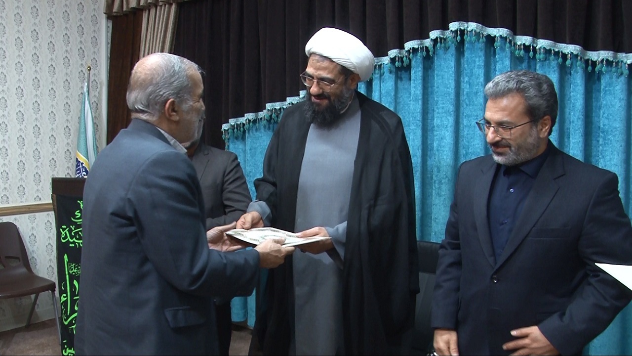 احکام هیئت منصفه مطبوعات استان همدان اهدا شد