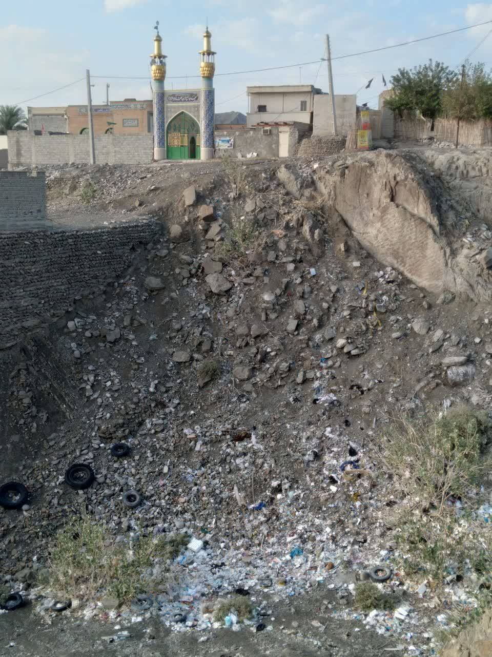 انباشت زباله در گلزار شهدای شهرستان راسک