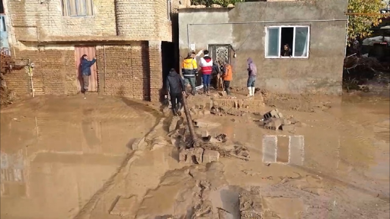 کمک کمیته امداد به ۱۰۰ خانواده کالپوشی آسیب دیده از سیل