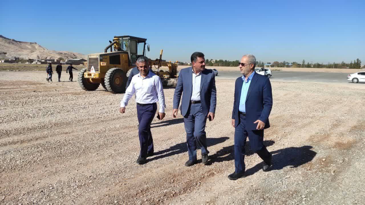 بازدید استاندار کرمان از مجموعه عملیات عمرانی گلزار شهدا