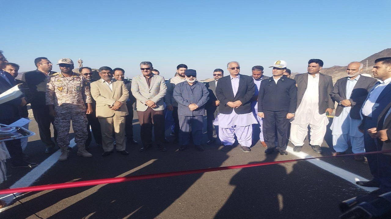 ۱۰ کیلومتربزرگراه در محور زاهدان- نصرت آباد زیر بار ترافیک رفت
