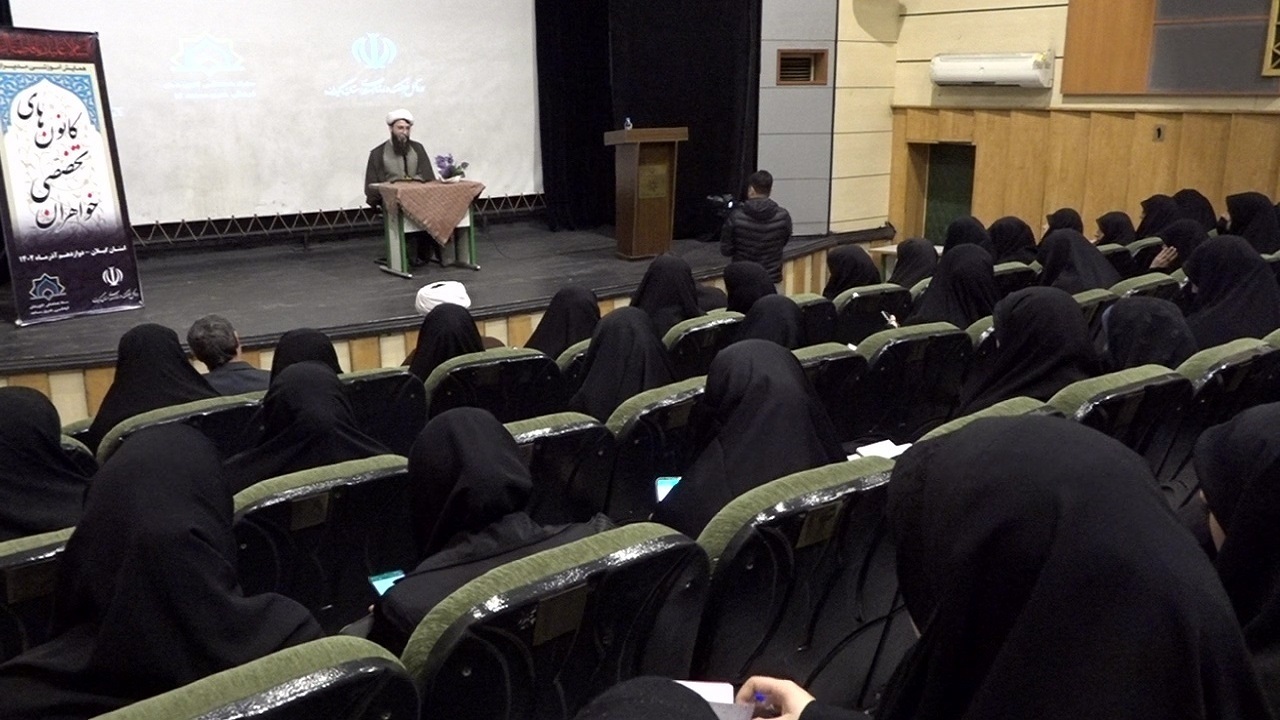 نقش کانون‌های مساجد در ترویج گفتمان الگوی سوم زن