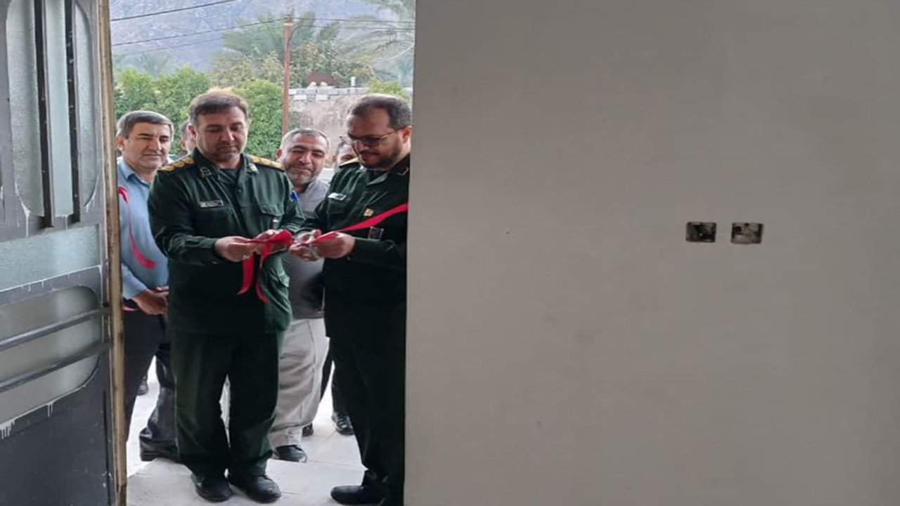 ساخت خانه برای یک خانواده نیازمند در کازرون
