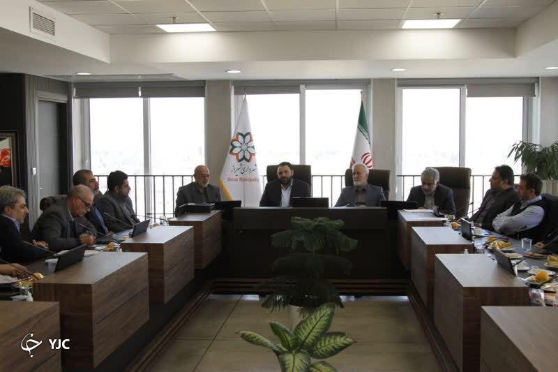 پیگیری تأمین بیش از ۱۰۰ دستگاه واگن برای خطوط ریلی کلان‌شهر شیراز با عاملیت بانک شهر/ تزریق مالی به پروژه‌های مدیریت شهری