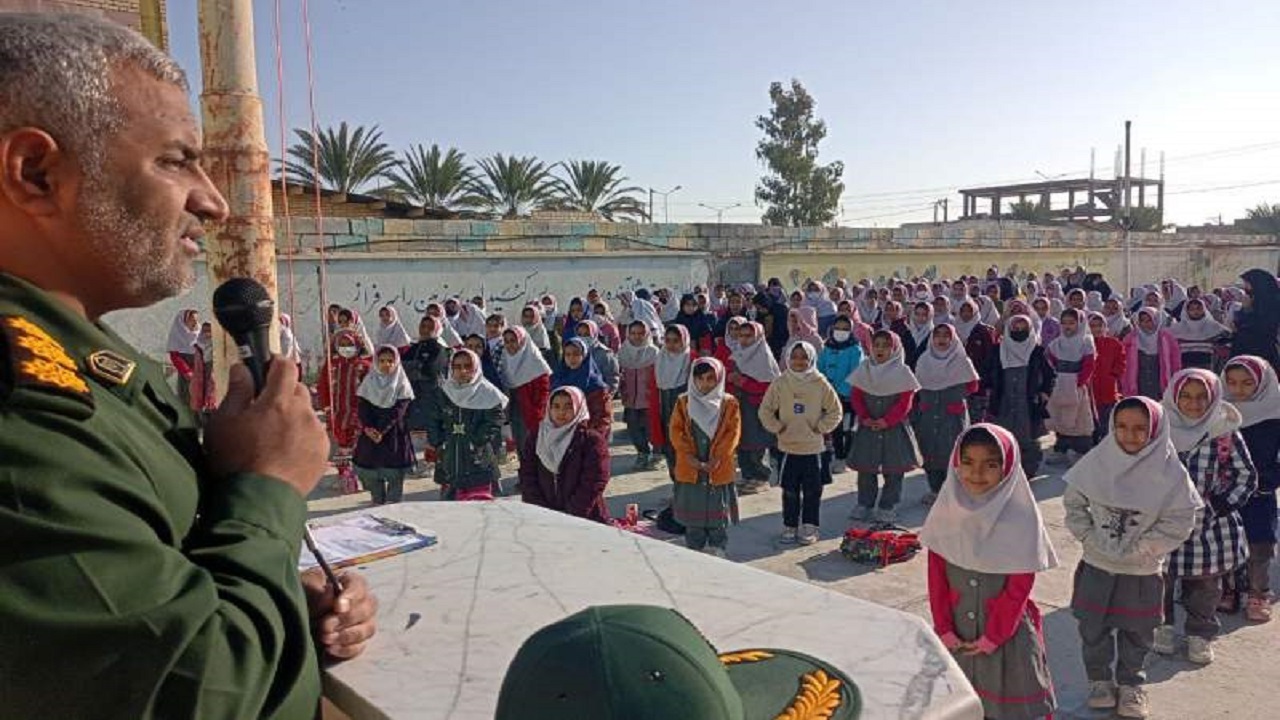 تجلیل دانش‌آموزان برتر فرهنگی و هنری در سیب و سوران