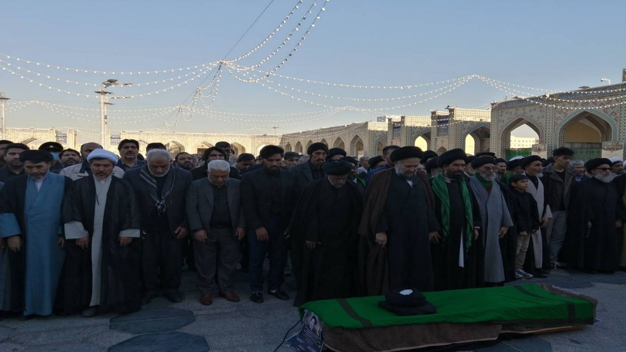 مراسم تشییع پیکر سید محمدهادی هادی در حرم مطهر رضوی + فیلم