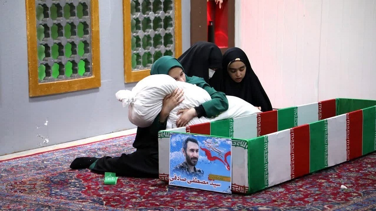 دلنوشته دختران شهید مدافع حرم سید مصطفی صادقی خطاب به پدر + فیلم