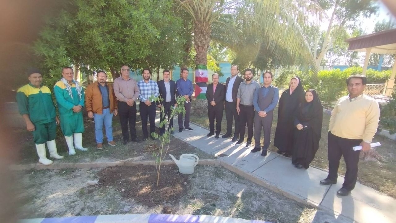 کاشت ۷۲ نهال در محوطه صداوسیمای آبادان