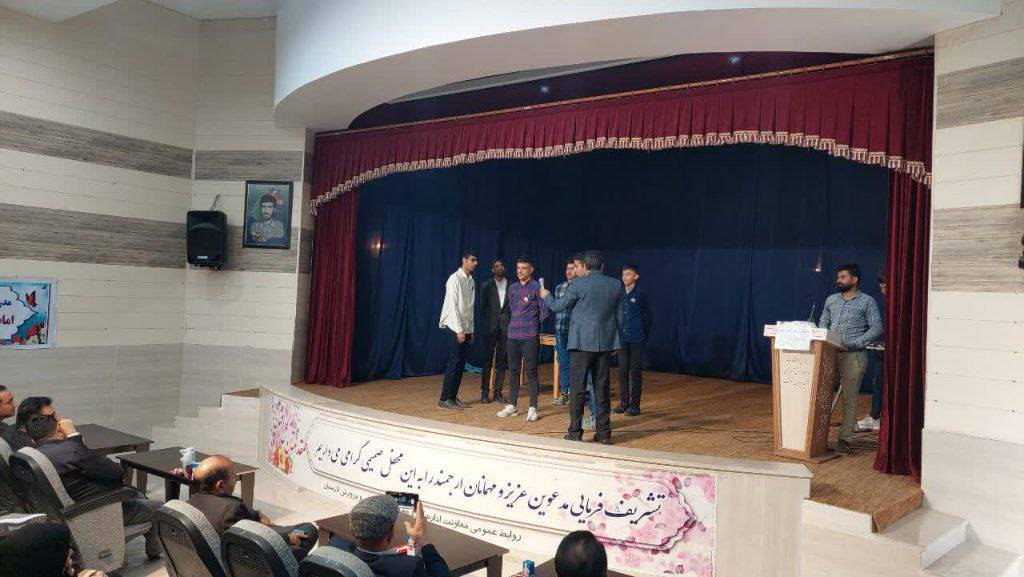 گرامیداشت هفته معلولان در لارستان با حضور دانش آموزان گرامیداشت هفته معلولان در لارستان با حضور دانش آموزان