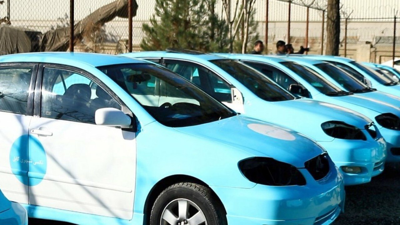 آغاز طرح تغییر رنگ تاکسی های شهری در افغانستان