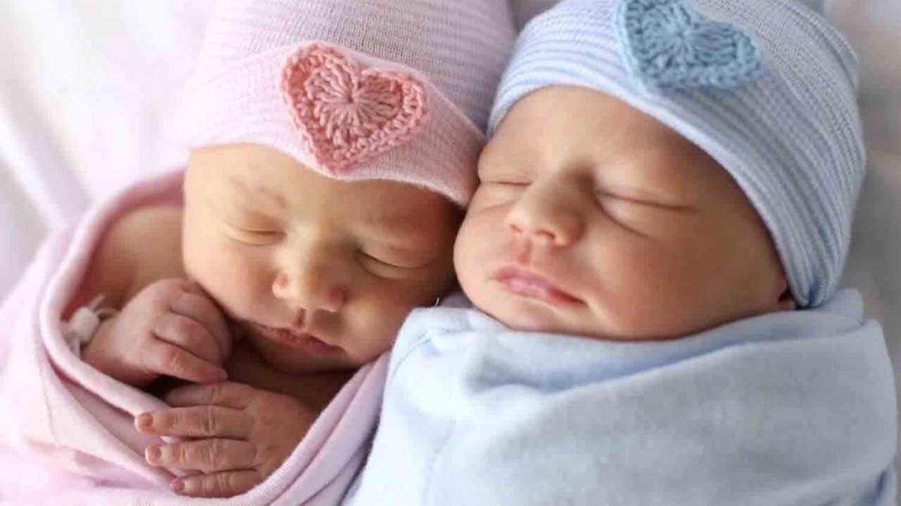 تولد نوزادان دوقلو‌ جزیره کیش به روش زایمان طبیعی