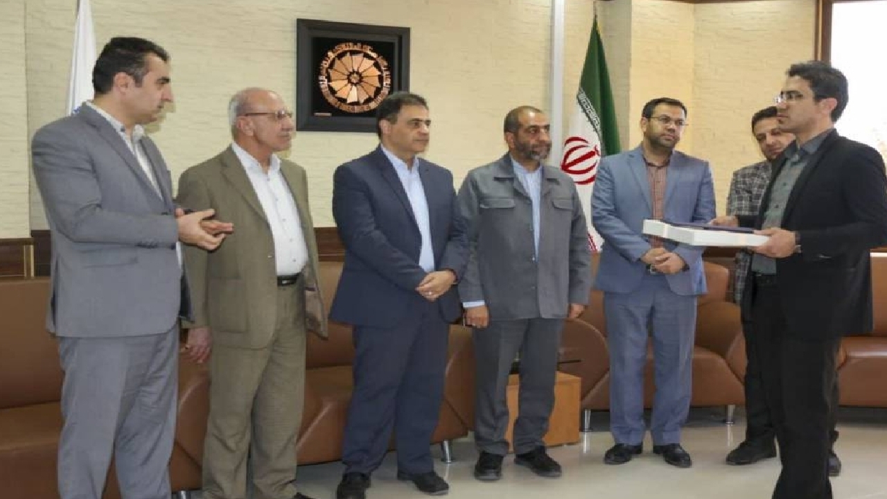 تجلیل از صنایع همکار چهارمحال و بختیاری در پیک بار مصرف برق ۱۴۰۲