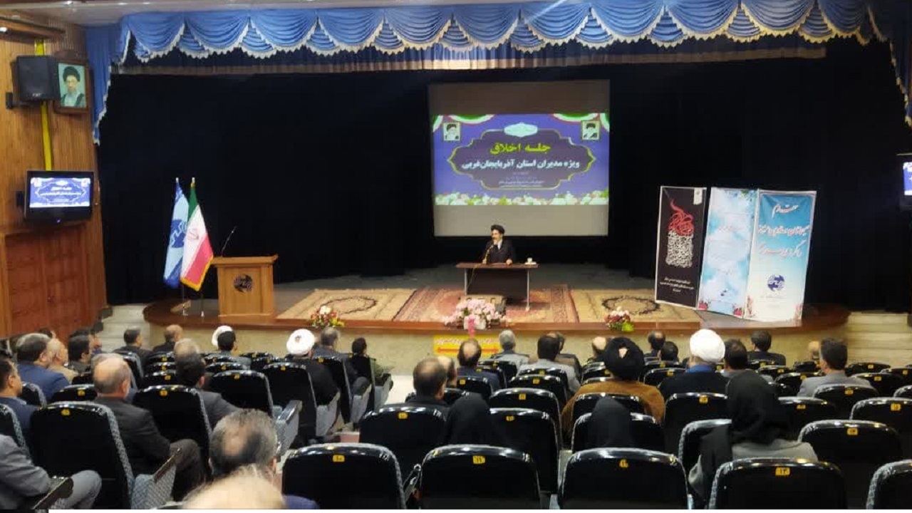 کار برای مردم و کسب رضایت الهی دو هدف مهم مدیران باشد