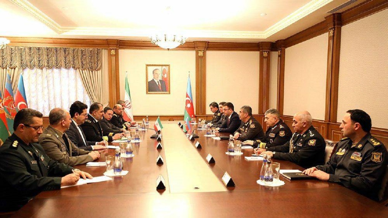 فرمانده نیروی دریایی ارتش با وزیر دفاع جمهوری آذربایجان دیدار کرد 