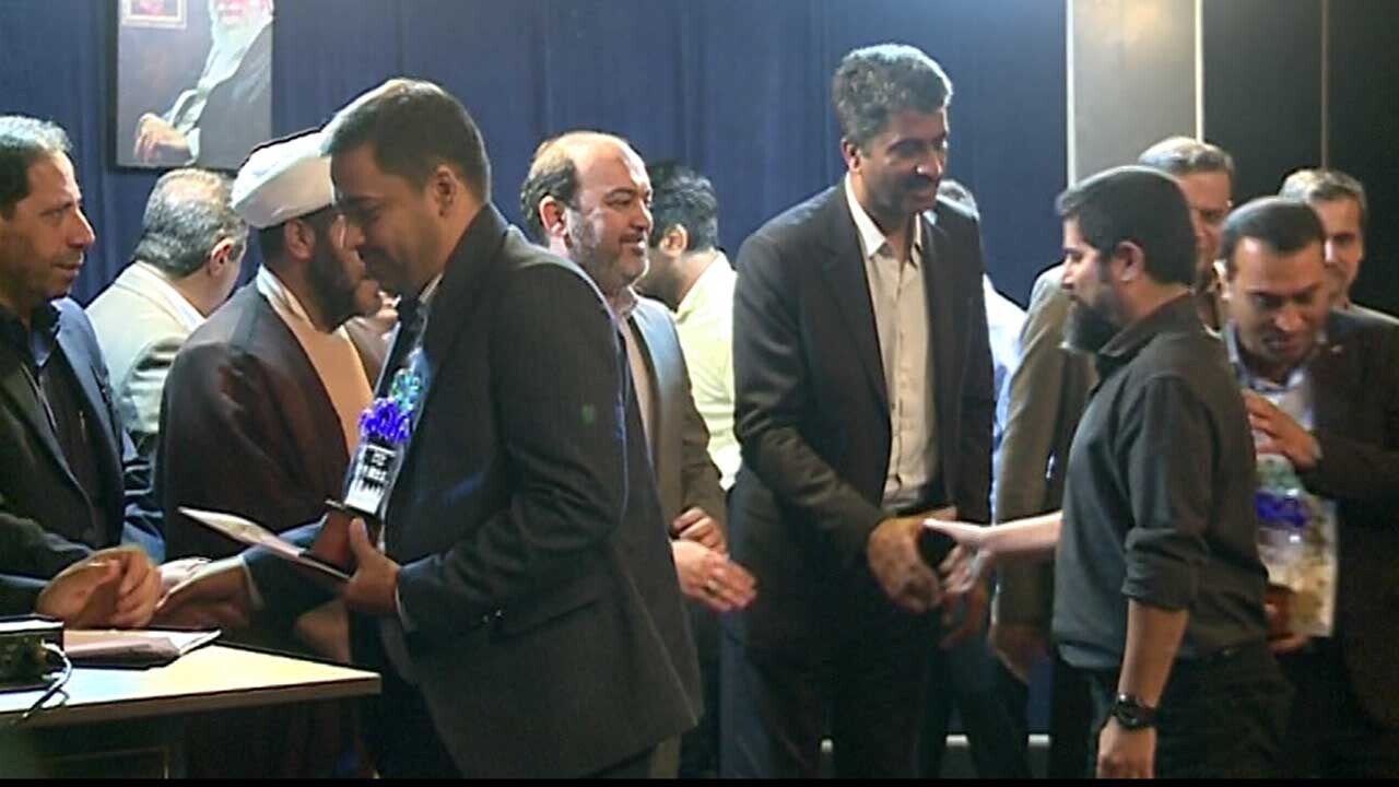تجلیل از  پژو هشگران برتر نمایشگاه دستاورد‌های پژوهش در بندرعباس