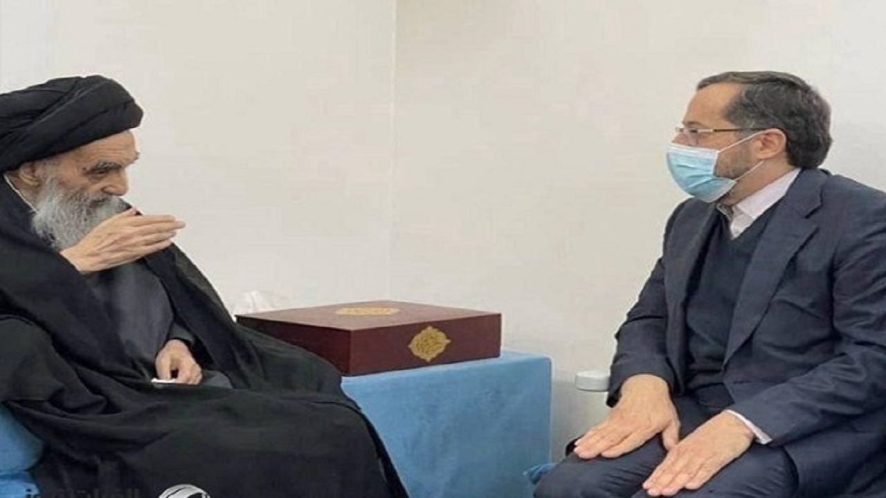 اهدای نسخه‌ای از مصحف «مشهد رضوی» به آیت الله سیستانی