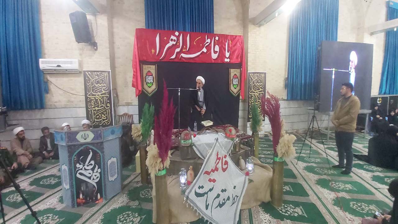 بیست و نهمین یادواره ۱۳۰ شهید شهرستان انار برگزار شد