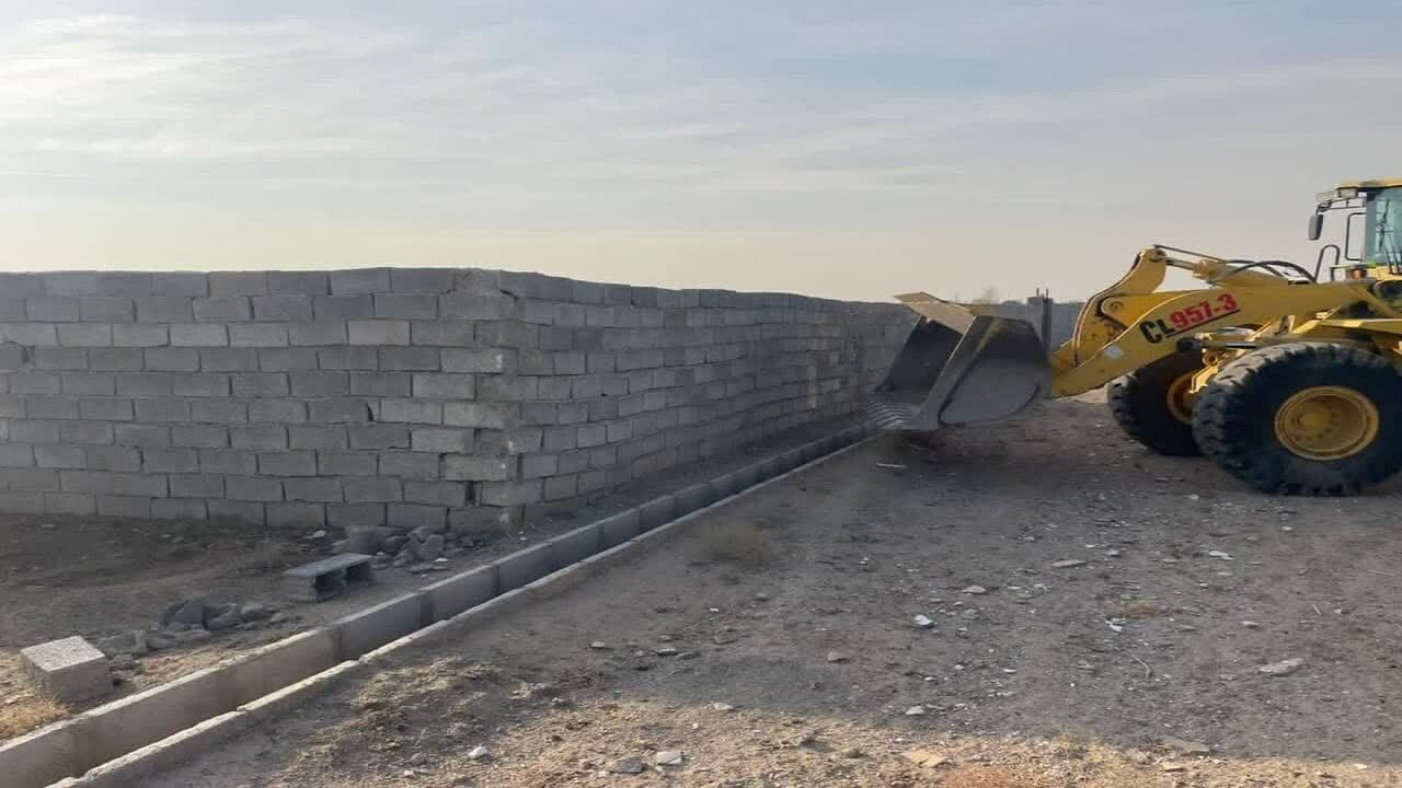 قلع و قمع ۱۰ بنای غیر مجاز در آبیک 