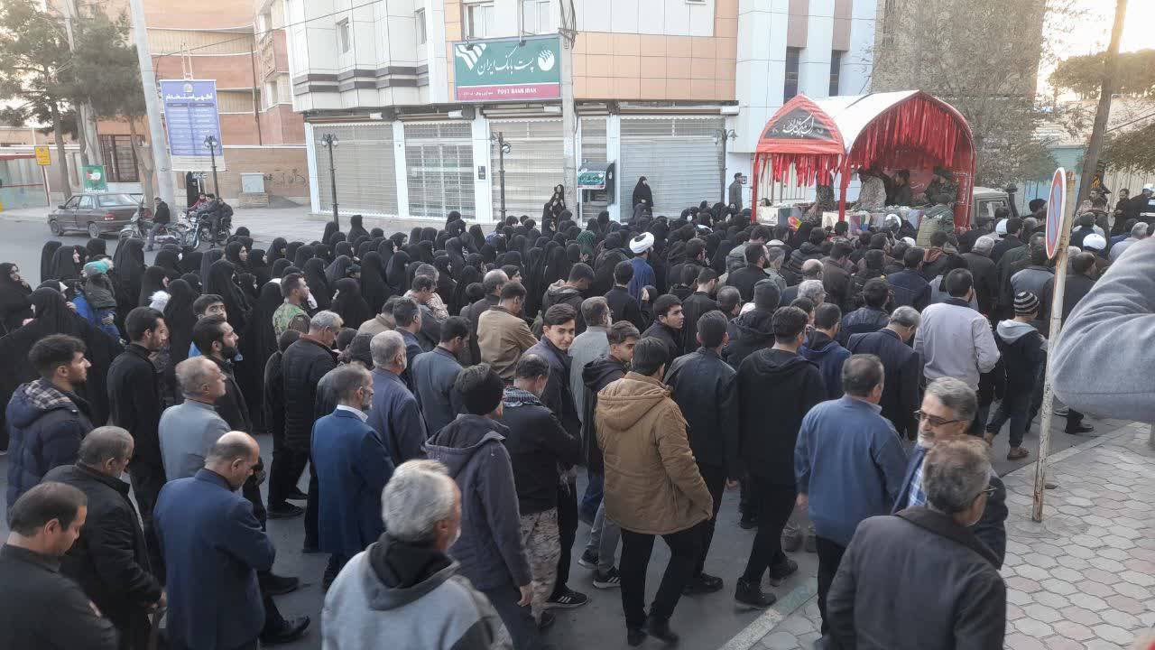اجتماع مردم شهید پرور آران و بیدگل در مراسم تشییع شهدا