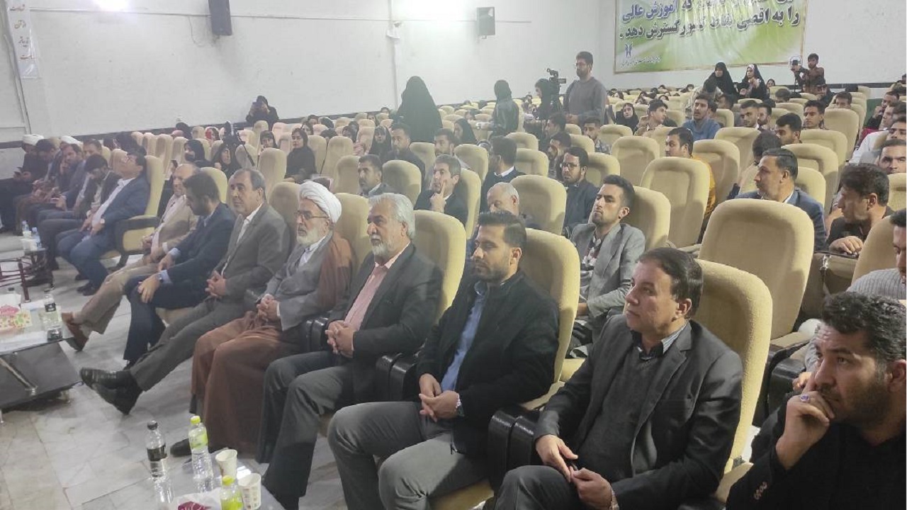 تحلیل برخی مسائل سیاسی و فرهنگی استان در نشست استاندار با دانشجویان