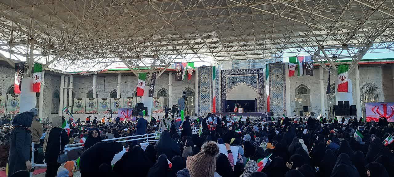 استقبال پرشور مردم کرج در بازدید رئیس جمهور از پروژه های عمرانی
