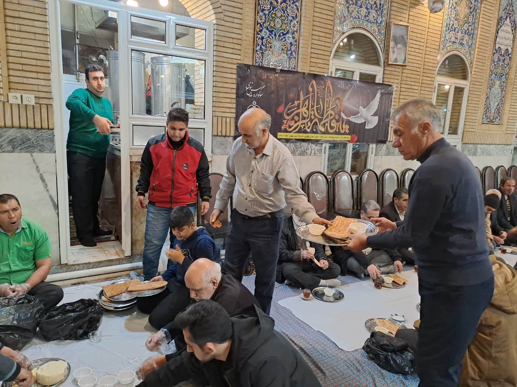 پهن شدن سفره نذری