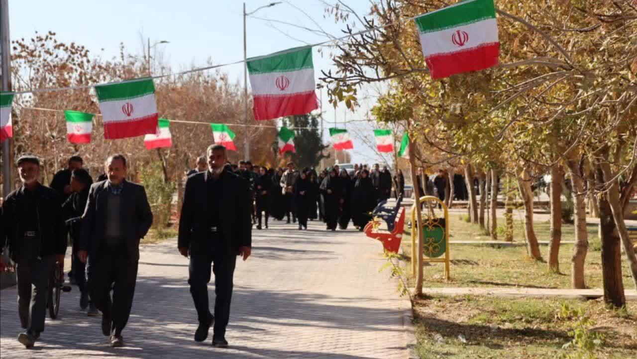 برگزاری همایش پیاده روی خانوادگی در مهردشت 