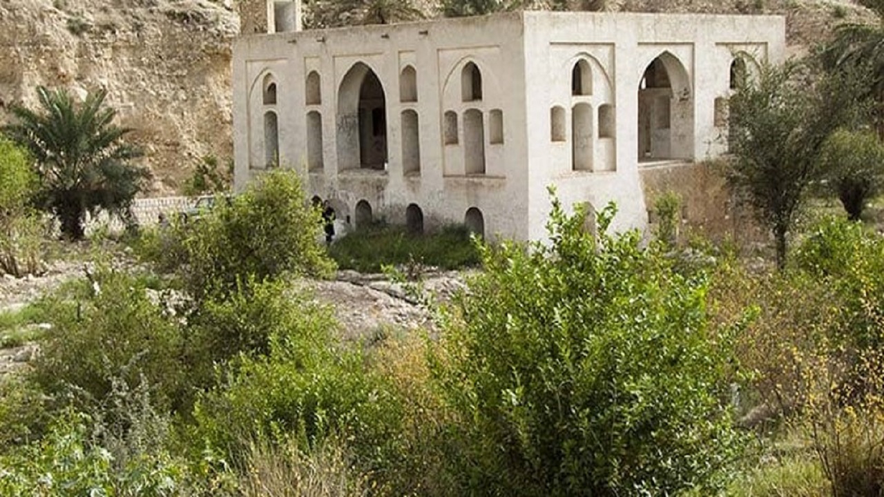 آثار تاریخی شهرستان دشتی مرمت شود