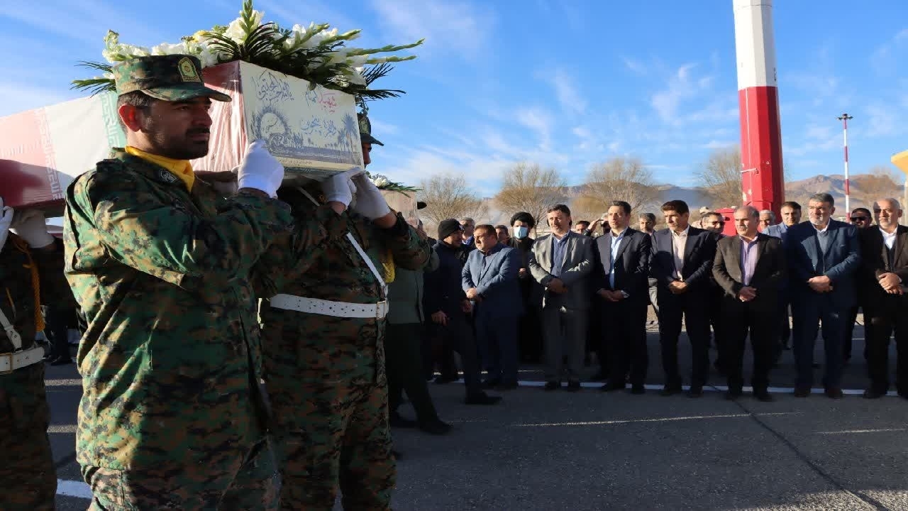 شهدا با اهدای خون خود درخت تنومند انقلاب را آبیاری کردند