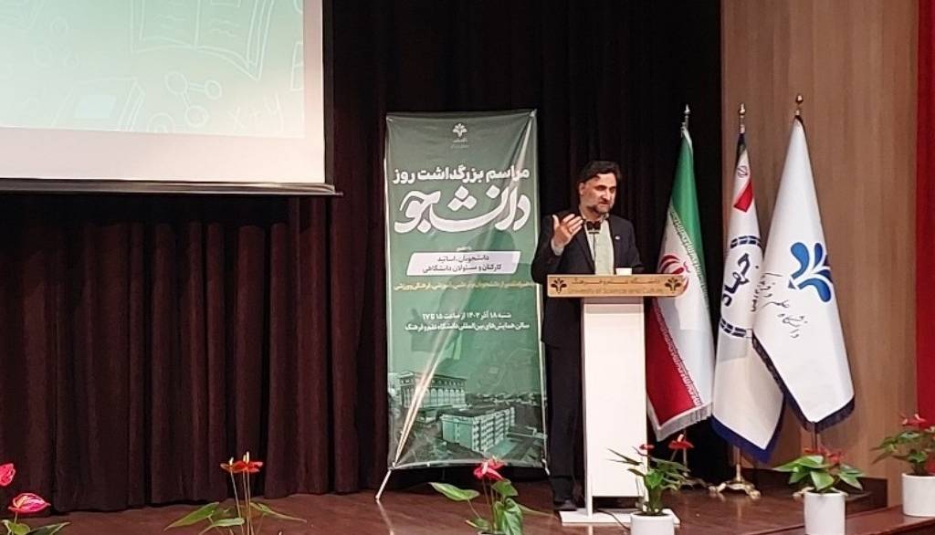 بهتر است دانشجویان نخبه را خودمان پیدا کنیم/ صاحبان ایده، بر اساس نیاز بازار و حل مسائل، ایده بدهند