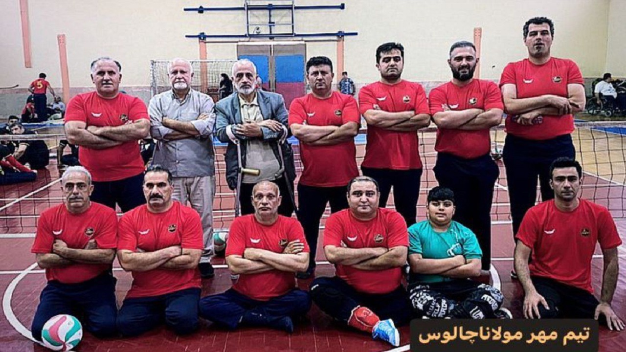 مهر مولانا نماینده مازندران در لیگ برتر والیبال نشسته
