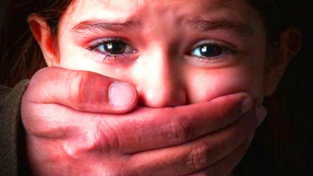 کشف بزرگترین باند کودک آزاری در فرانسه