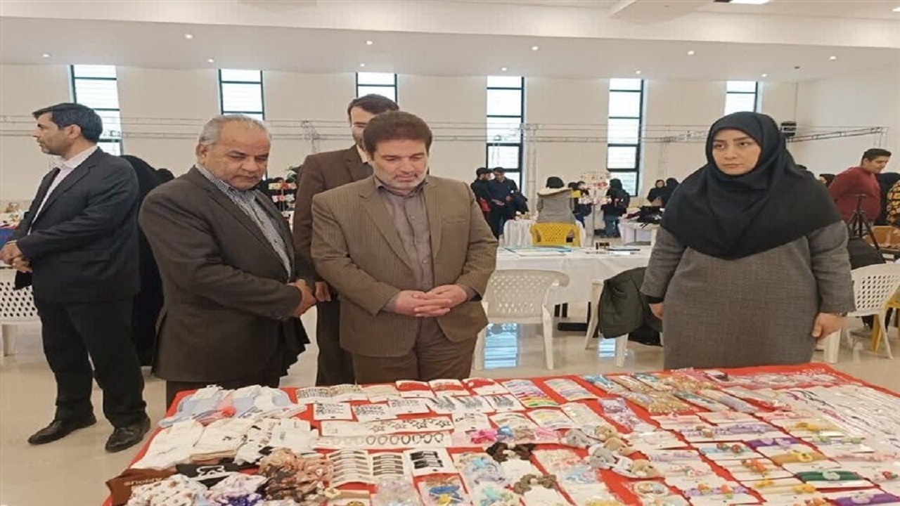 عرضه محصولات فرهنگی و هنری در نمایشگاه توانمندی های دانشجویی