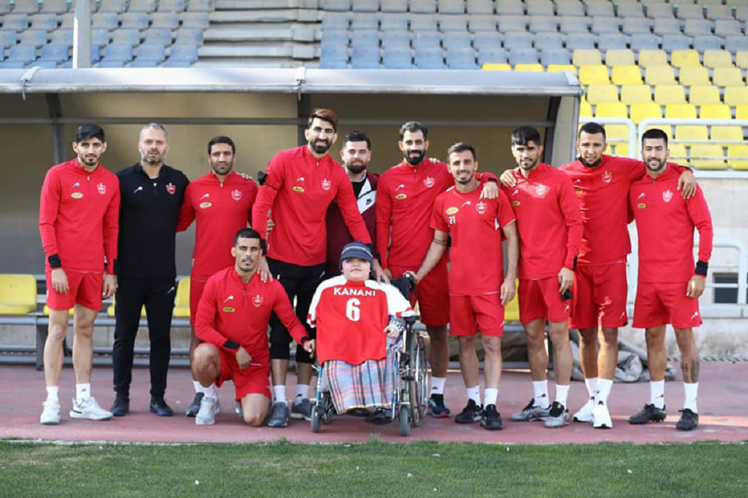 تمرین پرسپولیس با حضور هوادار خردسال کم توان
