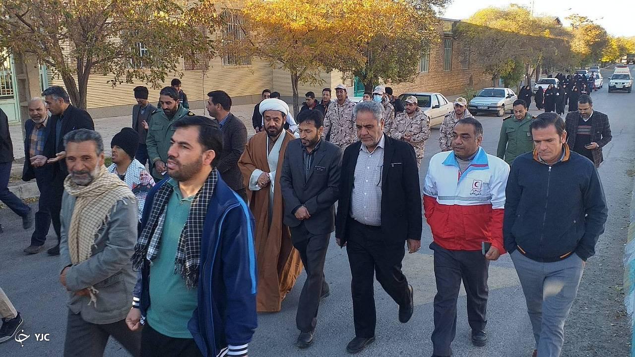 برگزاری همایش پیاده روی در کوهبنان + عکس