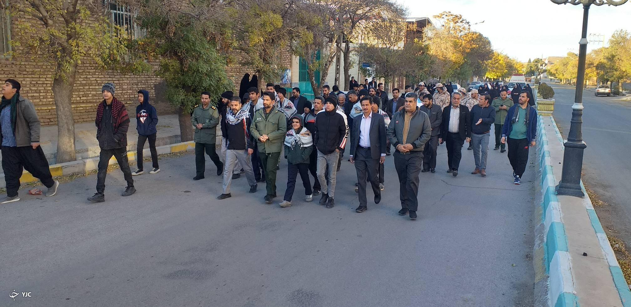 برگزاری همایش پیاده روی در کوهبنان + عکس