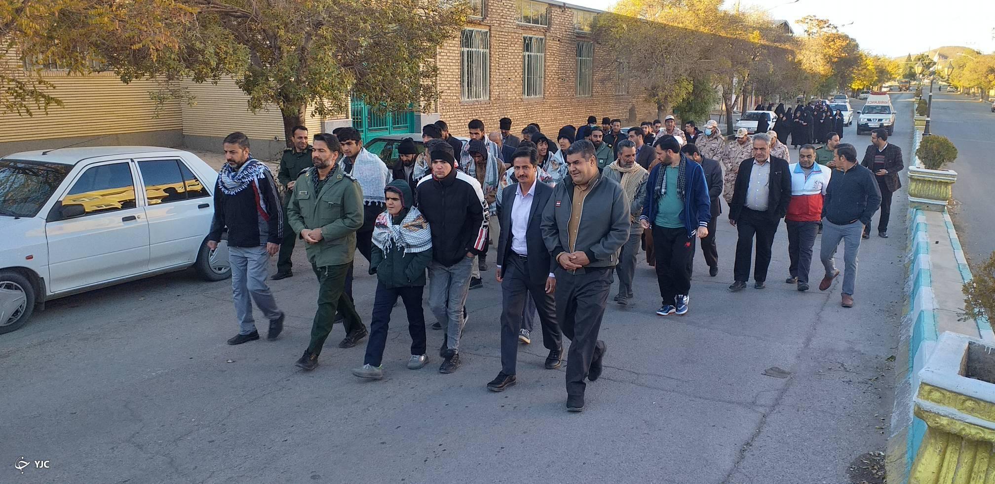 برگزاری همایش پیاده روی در کوهبنان + عکس