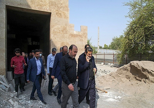 بازدید استاندار هرمزگان از کتابخانه مرکزی بندرعباس