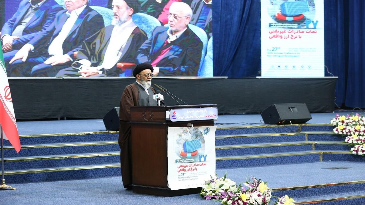 صادرات، تجلی قدرت و توانمندی سخت‌افزاری و نرم‌افزاری اقتصادی یک کشور است