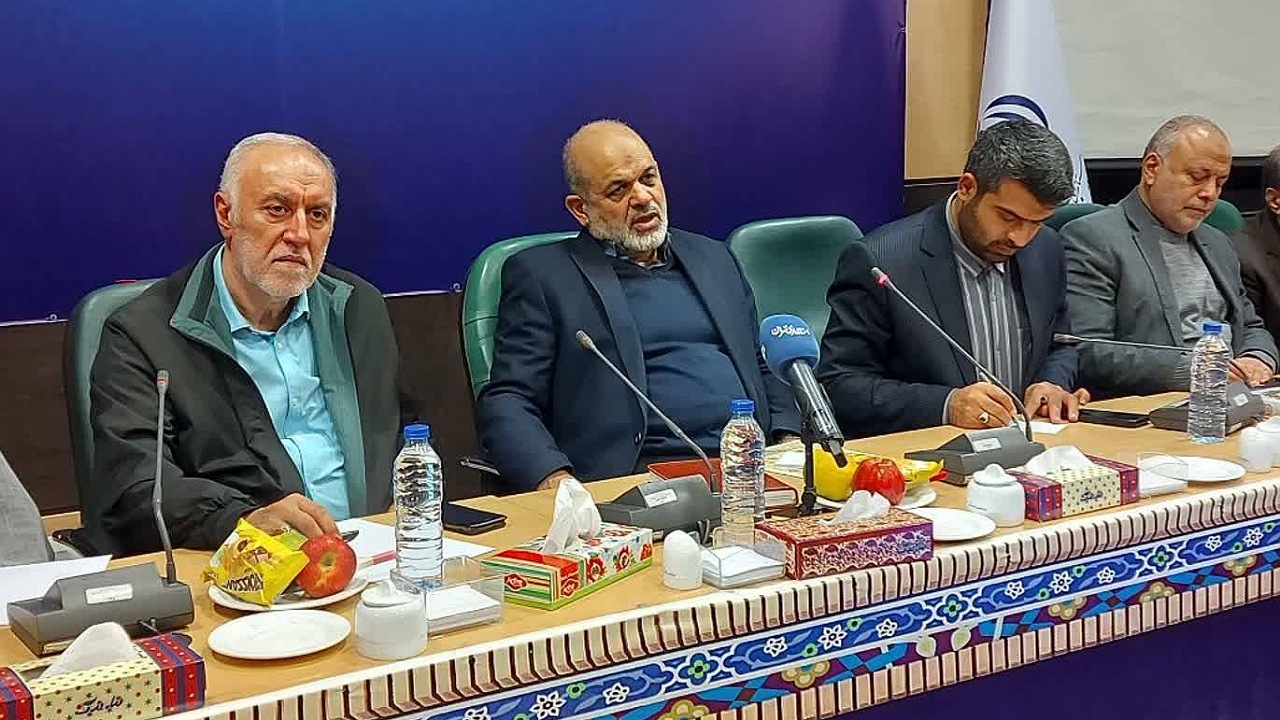 وضعیت بستر رودخانه شهرستان فیروزکوه در کمیسیون زیربنایی دولت پیگیری می‌شود