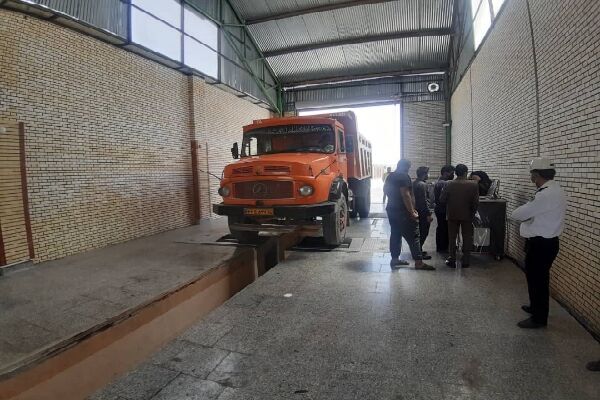 انجام بیش از ۲۳ هزار معاینه فنی خودروی سنگین و نیمه سنگین در اردبیل