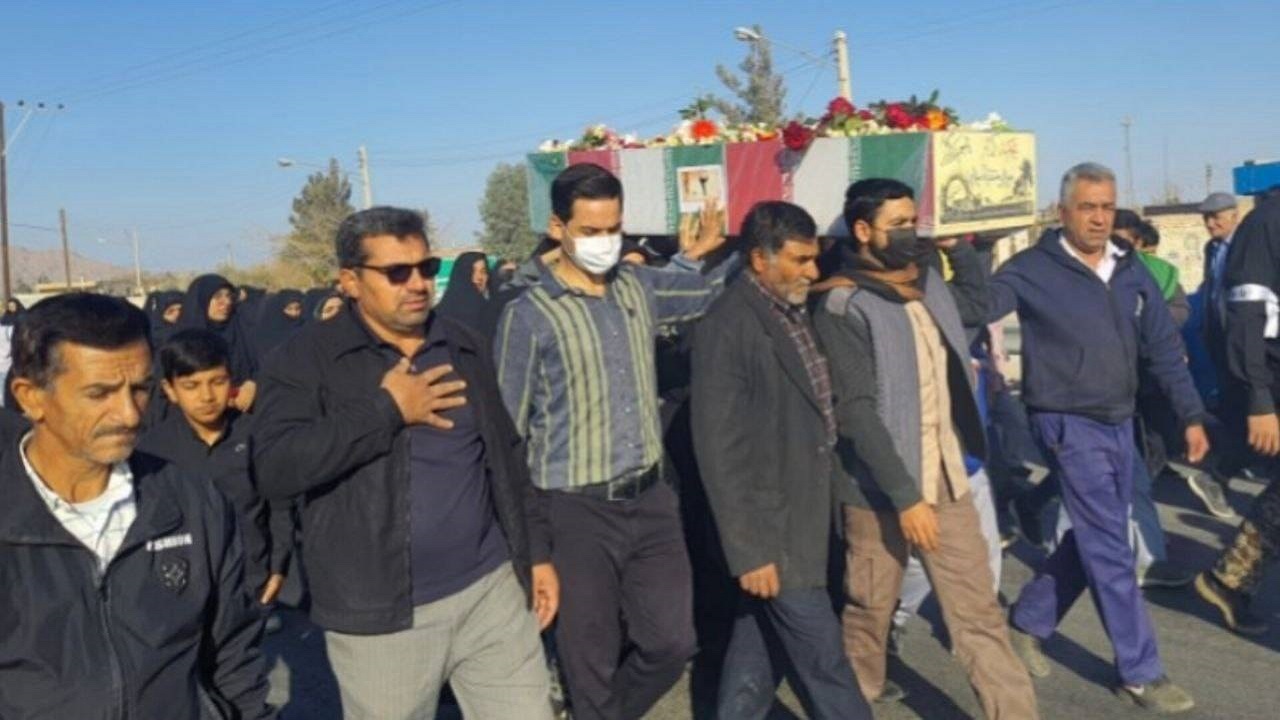 تشییع شهید گمنام همزمان با ایام فاطمیه در روستای ده محمد طبس + تصاویر