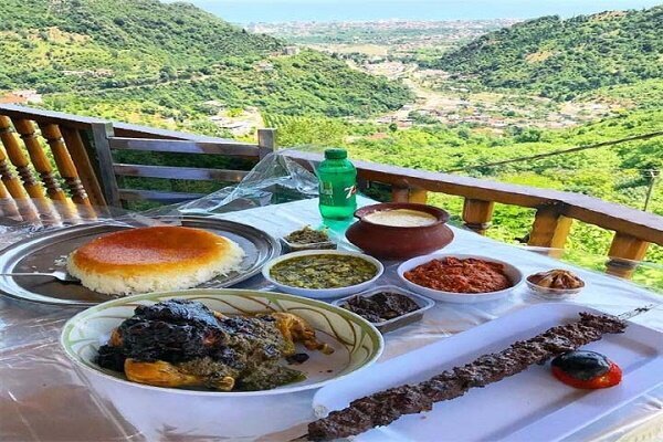 اجرای تور‌های ترکیبی گردشگری ادبی و خوراک در شیراز
