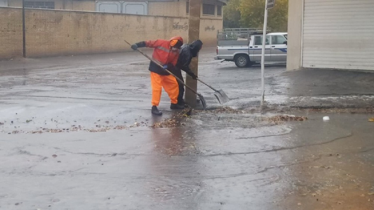 آماده‌باش خدمات شهری برای جلوگیری از آبگرفتگی معابر و مسیل‌ها